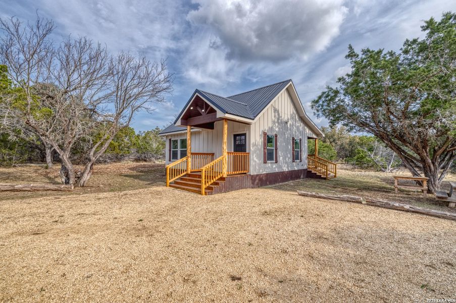 Exterior details and patio area of a home in , Uvalde (Image 14).
