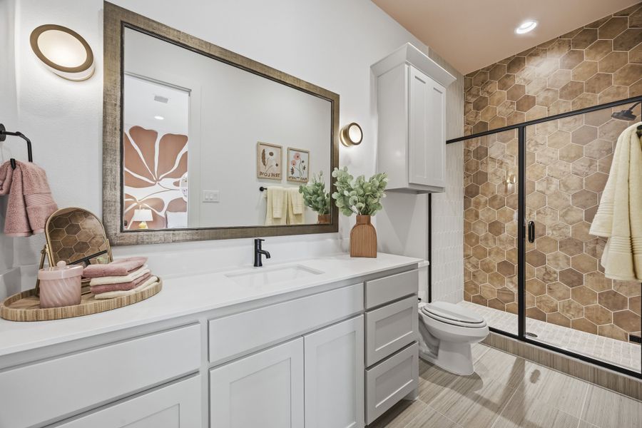 Representative furnished interior of a home built from the Lancaster by Windsor Homes in Ridge Pointe Estates, McLendon-Chisholm (Image 33).