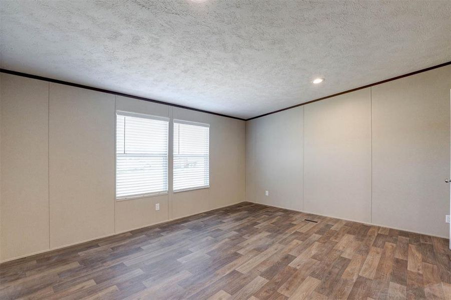Spacious, unfurnished interior of a new home in , Newark (Image 17).