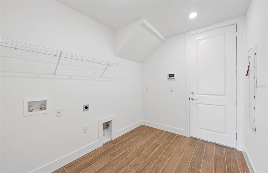 Spacious, unfurnished interior of a new home in Riverwood, Zephyrhills (Image 17).