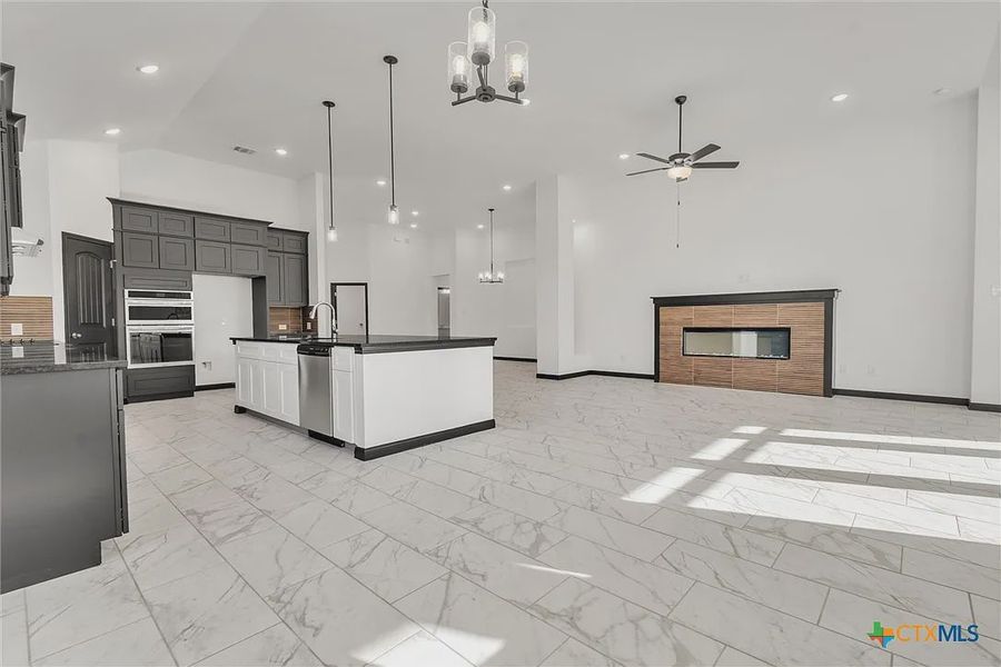 Image 38 of a home in Heritage Oaks.