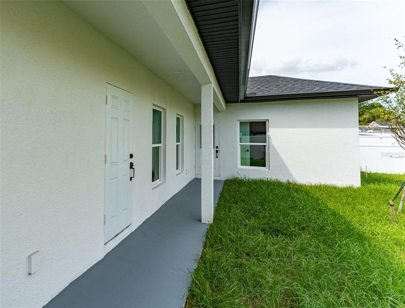 Exterior details and patio area of a home in , Tampa (Image 17).