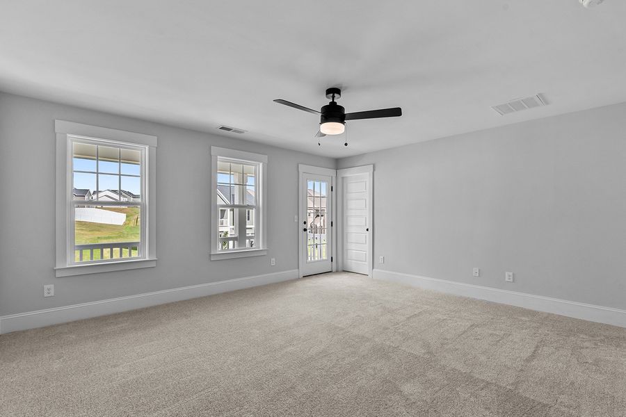 Spacious, unfurnished interior of a new home in Hanes Lake, Winston-Salem (Image 31).
