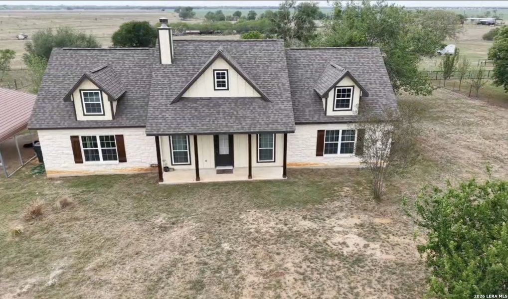 Exterior details and patio area of a home in , Seguin (Image 15).