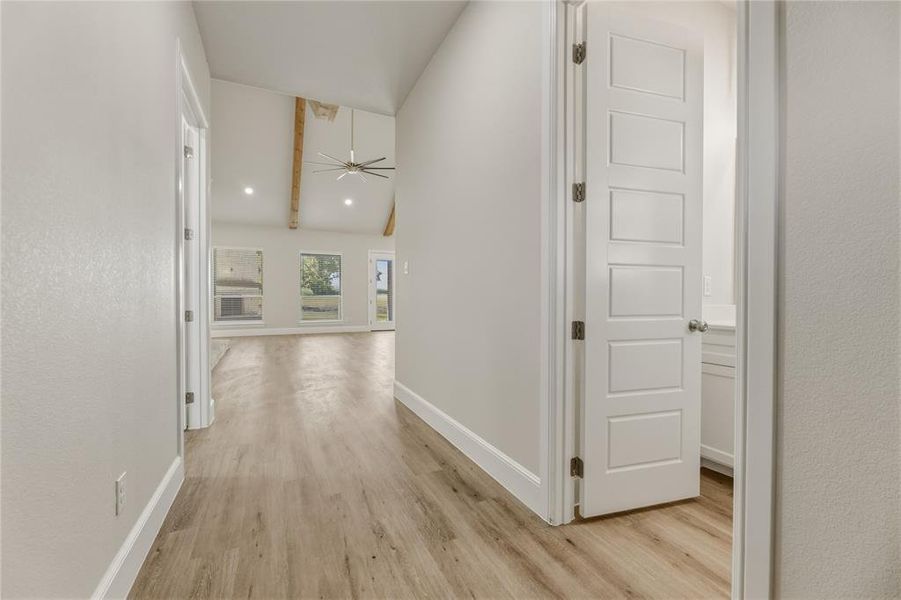 Great entrance with the 1/2 bath to the right side and office to the left Great entrance with the 1/2 bath to the right side and office to the left