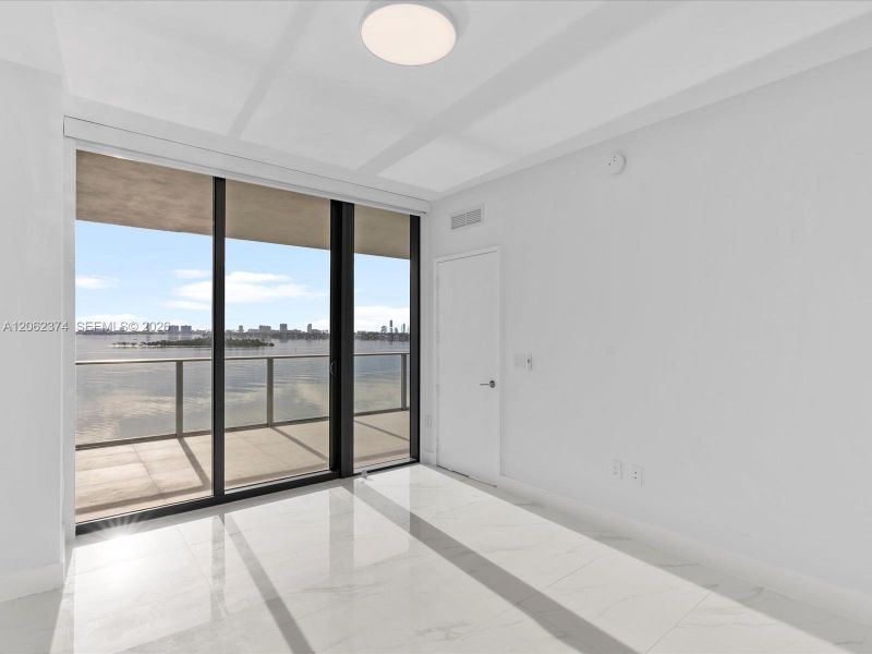Spacious, unfurnished interior of a new home in , Miami (Image 42).