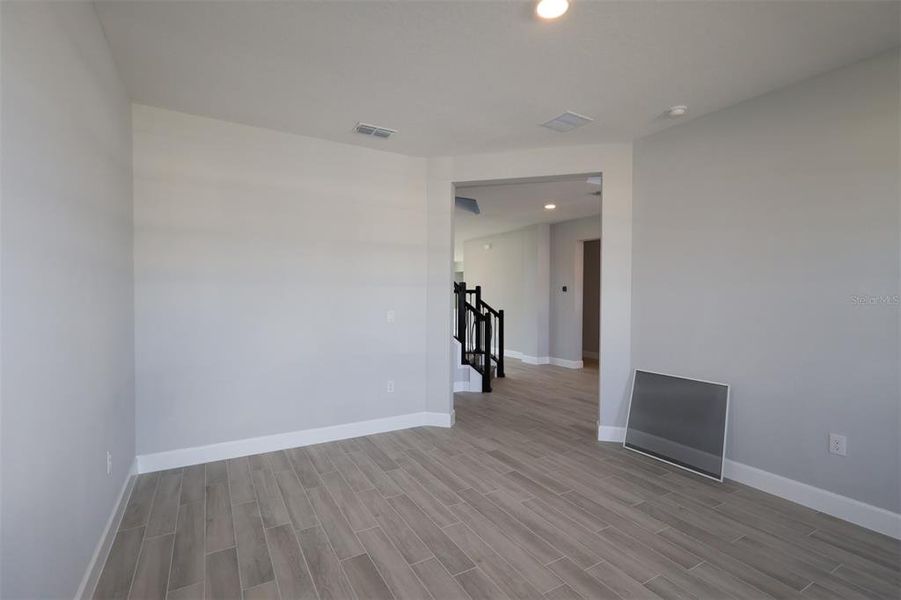 Spacious, unfurnished interior of a new home in Wolf Lake Ranch, Apopka (Image 4).