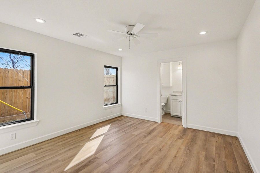 Spacious, unfurnished interior of a new home in , Houston (Image 32).