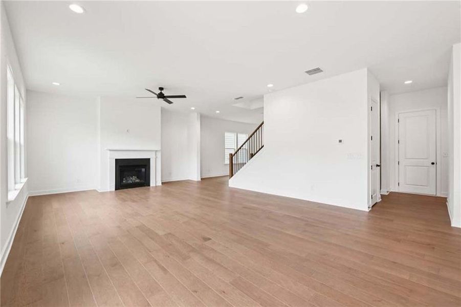 Spacious, unfurnished interior of a new home in East Harbor II at Chestatee, Dawsonville (Image 31).
