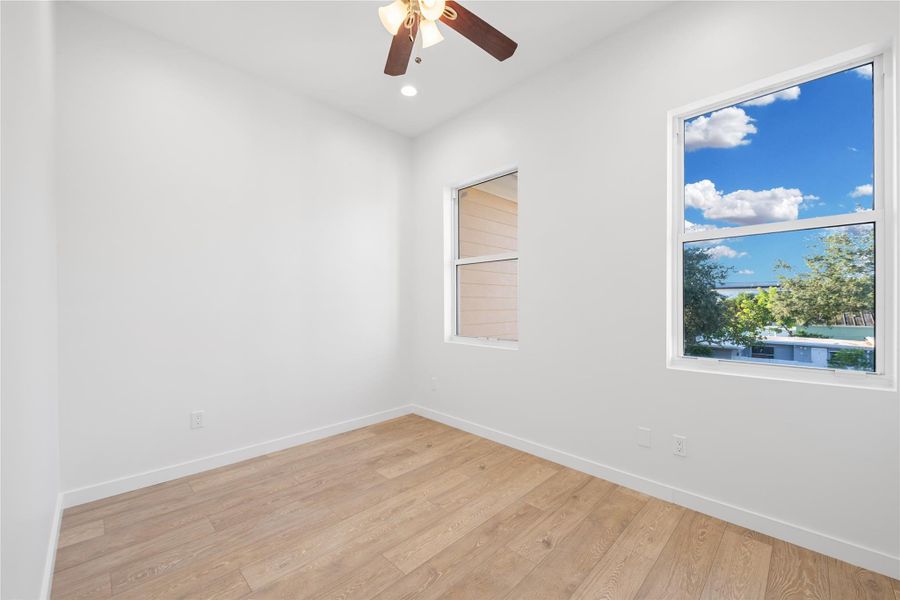 Spacious, unfurnished interior of a new home in , Fort Lauderdale (Image 23).