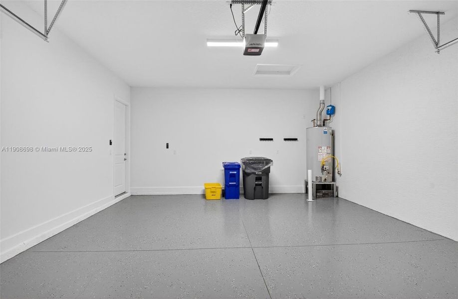 Spacious, unfurnished interior of a new home in , Boynton Beach (Image 67).