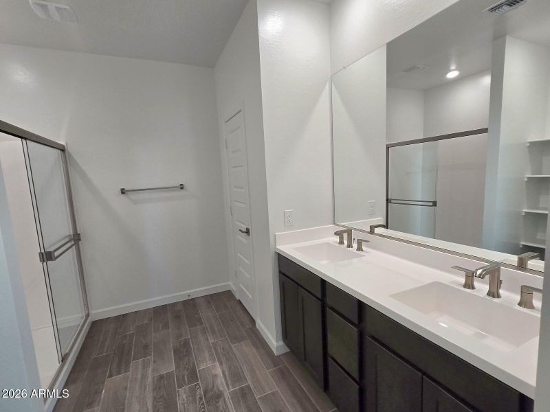Saguaro Primary bath left garage 312