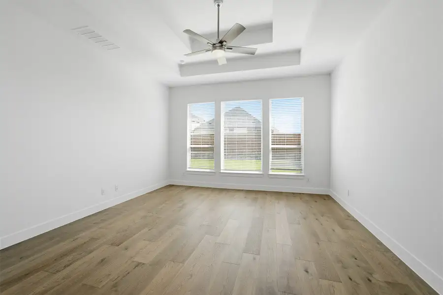 Spacious, unfurnished interior of a new home in Green Meadows, Celina (Image 57).
