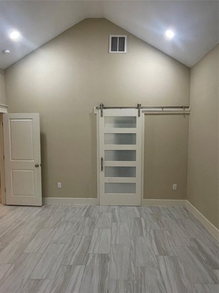 Spacious, unfurnished interior of a new home in , Beaumont (Image 23).