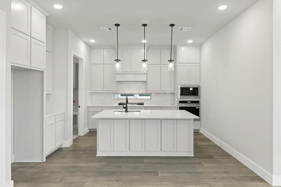 07. 709 Valley Pines - Kitchen 07. 709 Valley Pines - Kitchen