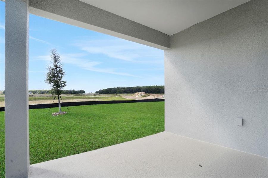 Exterior details and patio area of a home in Reserve at Hammock Oaks, Lady Lake (Image 4).