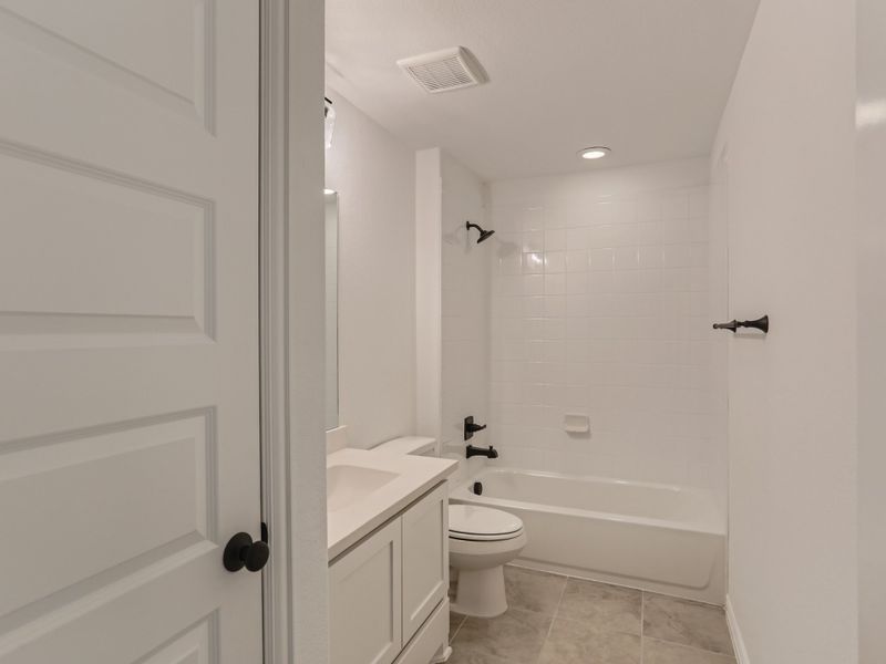 Plan 1710 Secondary Bathroom Representative Image