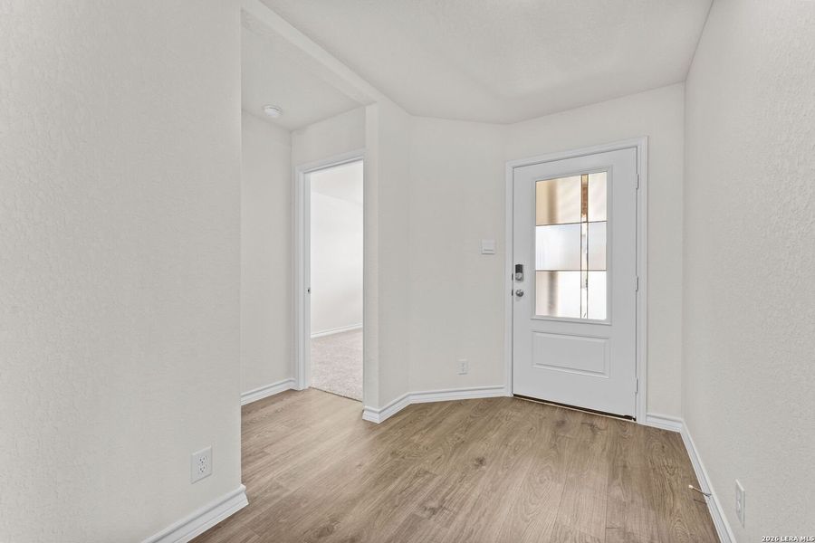 Spacious, unfurnished interior of a new home in Steele Creek, Cibolo (Image 29).