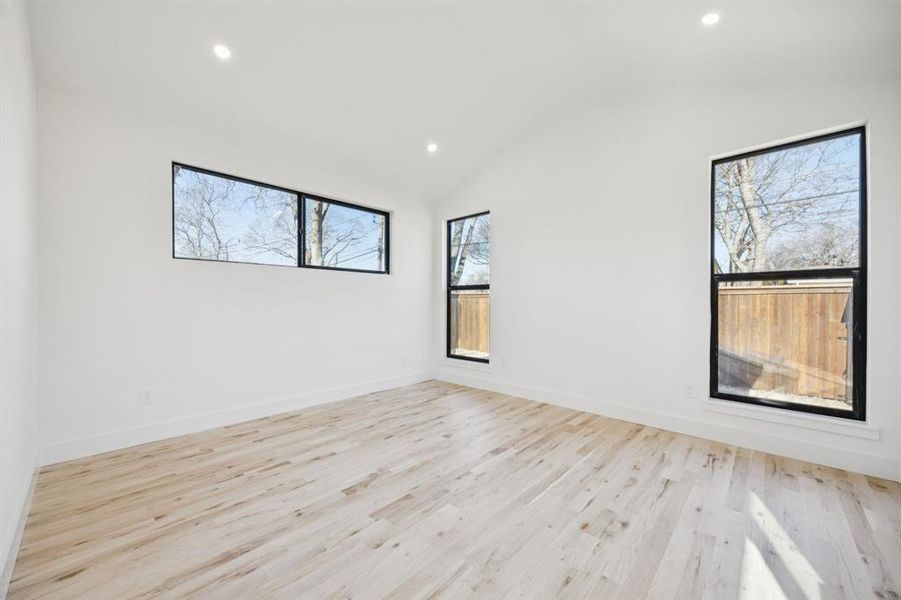 Spacious, unfurnished interior of a new home in , Dallas (Image 17).