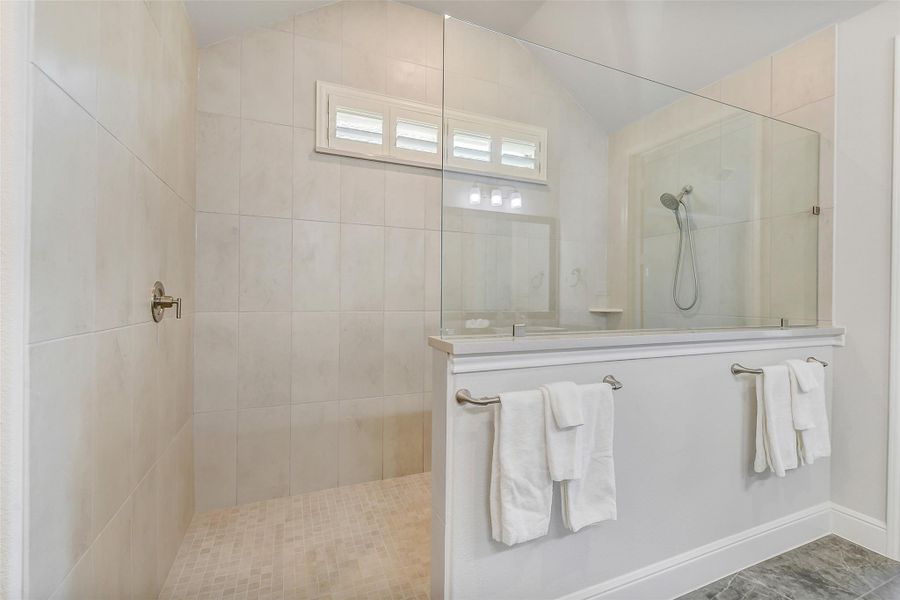 This shower 10 x 5. This shower 10 x 5.