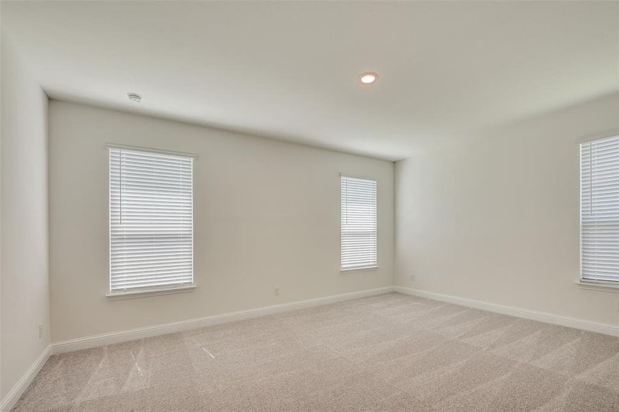 Spacious, unfurnished interior of a new home in Sierra Vista at Kelly Ranch, Aledo (Image 12).