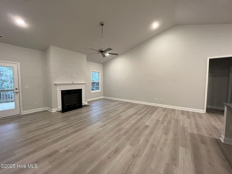 Spacious, unfurnished interior of a new home in Palmetto Creek, Bolivia (Image 19).