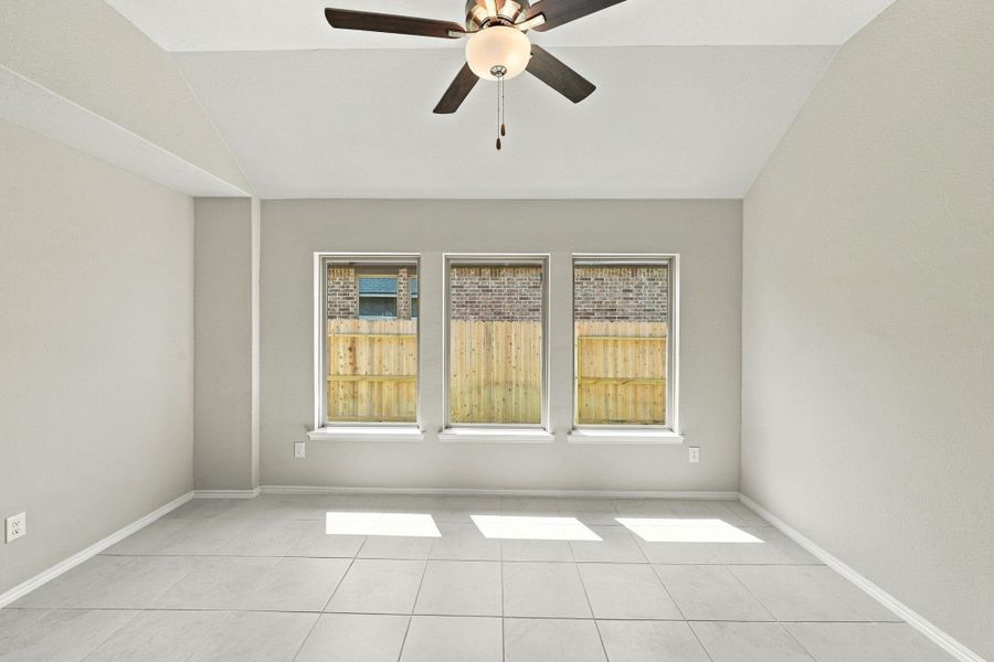 Spacious, unfurnished interior of a new home in Escondido, Magnolia (Image 25).