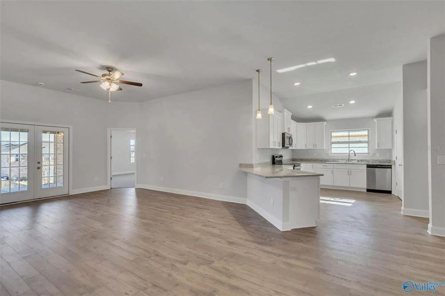 Spacious, unfurnished interior of a new home in Kirkland Farms, Alachua (Image 23).