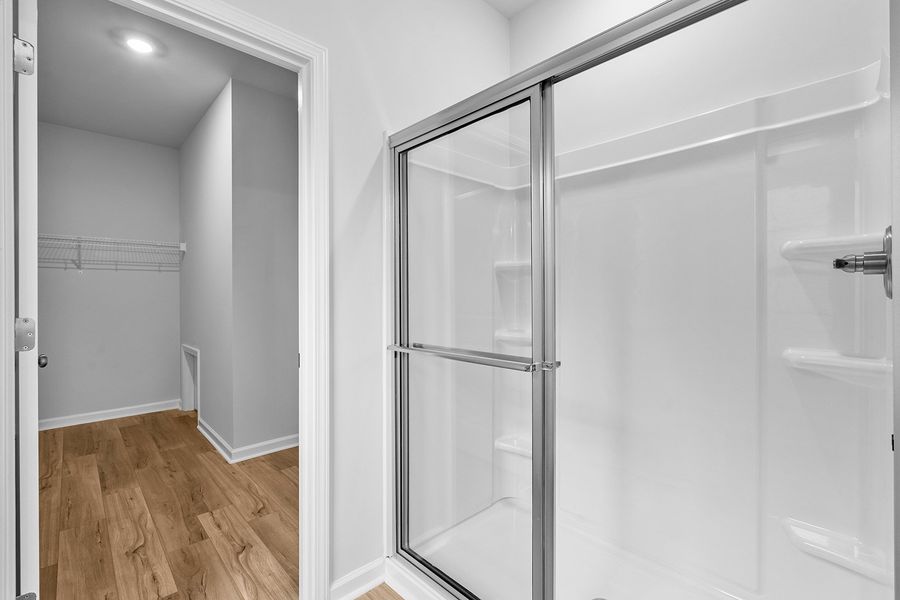 Spacious, unfurnished interior of a new home in Fieldstone, Lexington (Image 28).