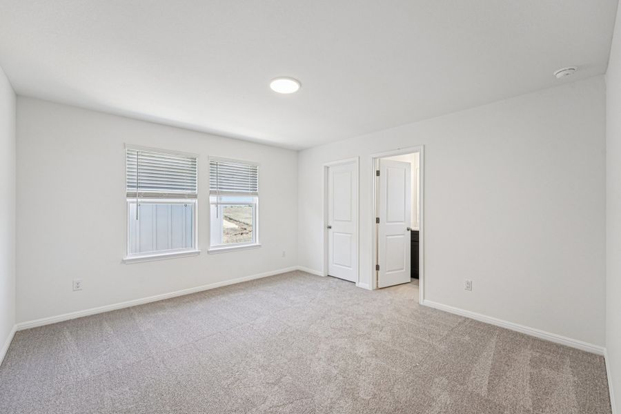 Spacious, unfurnished interior of a new home in Porter Country, Buda (Image 28).