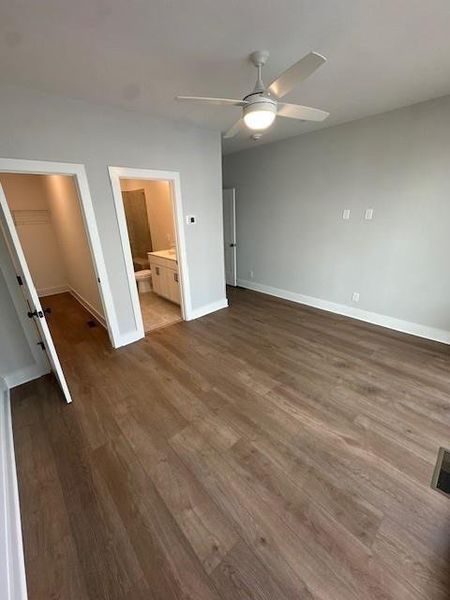Spacious, unfurnished interior of a new home in , Atlanta (Image 7).