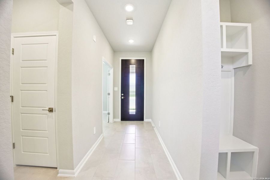 Spacious, unfurnished interior of a new home in , San Antonio (Image 43).