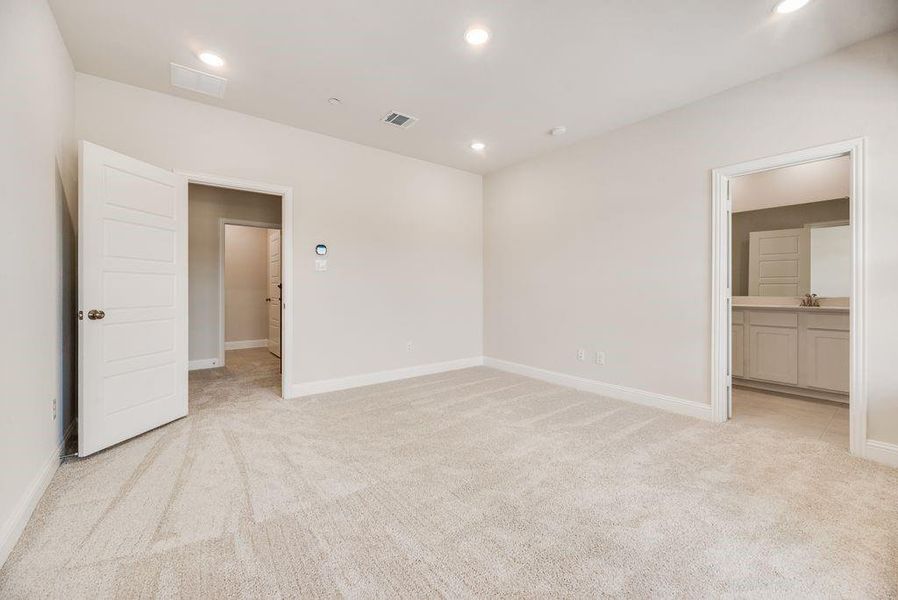 Spacious, unfurnished interior of a new home in Bayside, Rowlett (Image 26). Spacious, unfurnished interior of a new home in Bayside, Rowlett (Image 26).