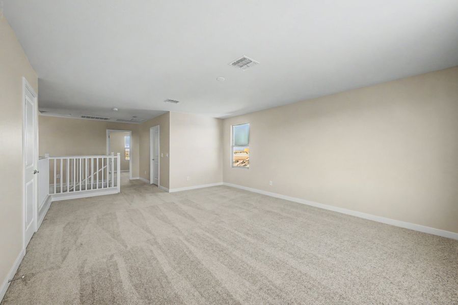Spacious, unfurnished interior of a new home in Wildera, San Tan Valley (Image 9).