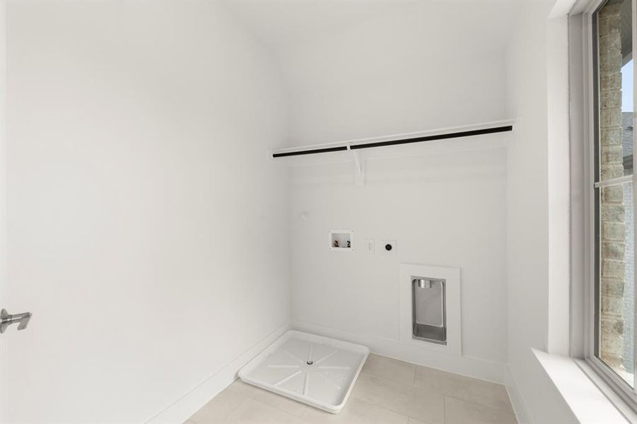 24. 1141 Amaryllis - Utility