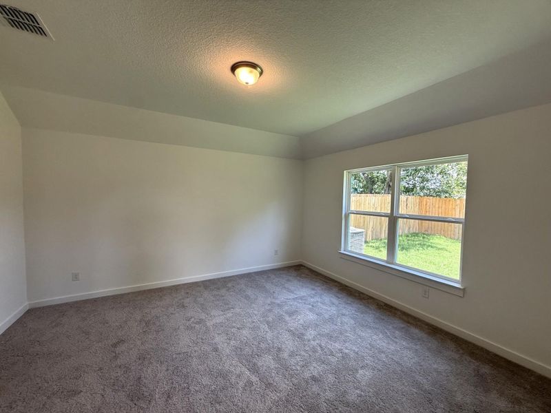 Spacious, unfurnished interior of a new home in Creeks Crossing, Elgin (Image 10).