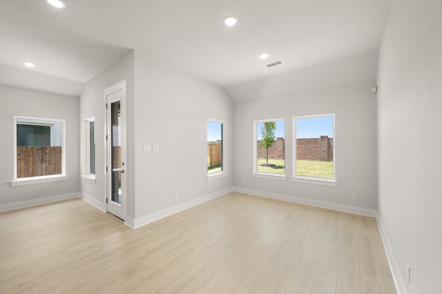 Spacious, unfurnished interior of a new home in Wildflower Ranch, Fort Worth (Image 19).