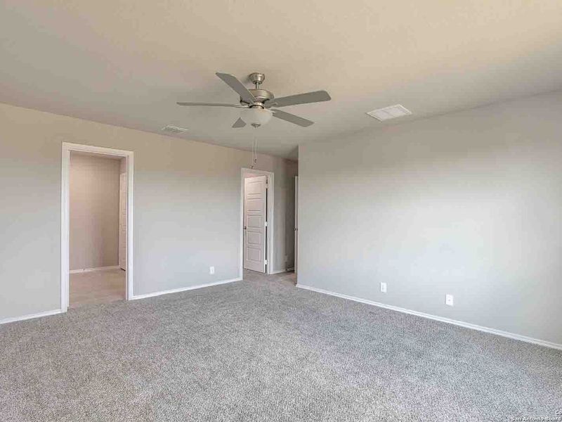 Spacious, unfurnished interior of a new home in Hannah Heights, Seguin (Image 33).