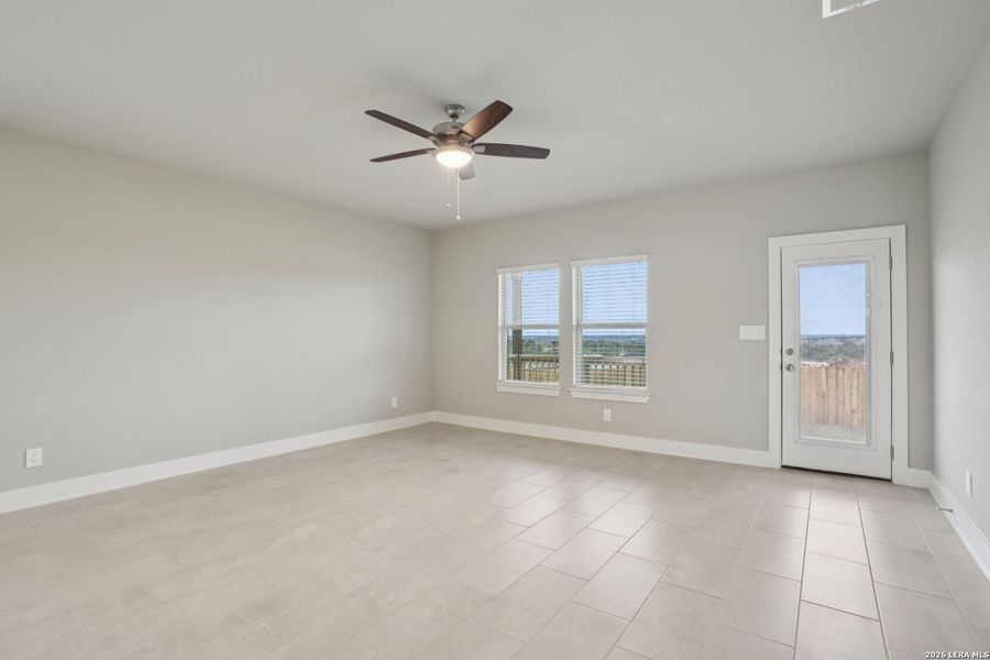 Spacious, unfurnished interior of a new home in Lark Canyon, New Braunfels (Image 32).