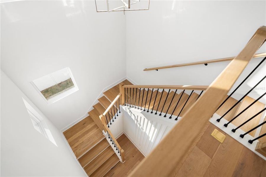 Spacious, unfurnished interior of a new home in , Sarasota (Image 22).