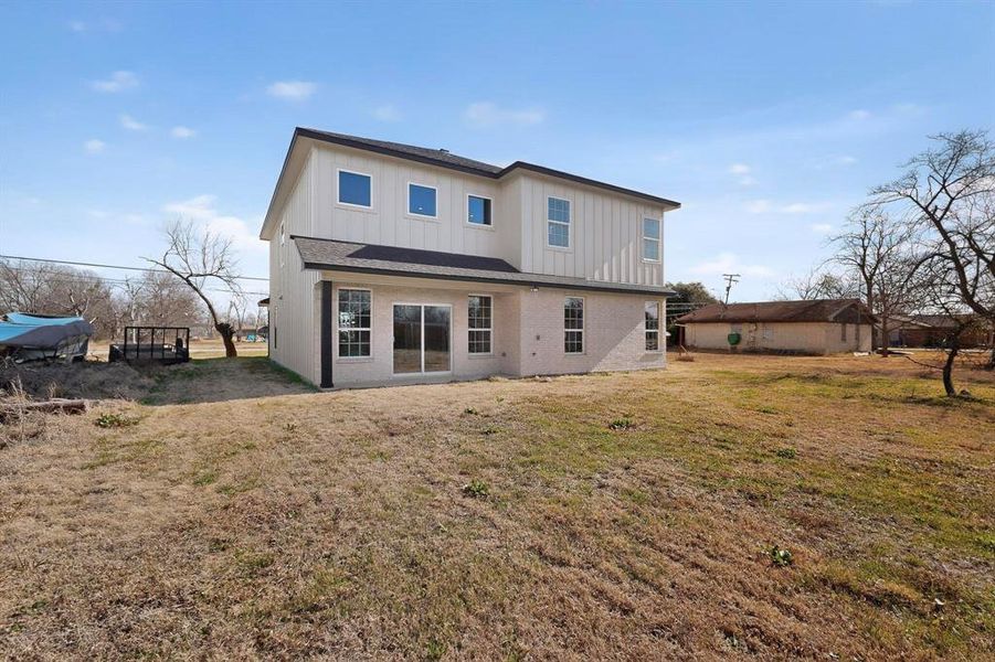 Exterior details and patio area of a home in , Kaufman (Image 3).