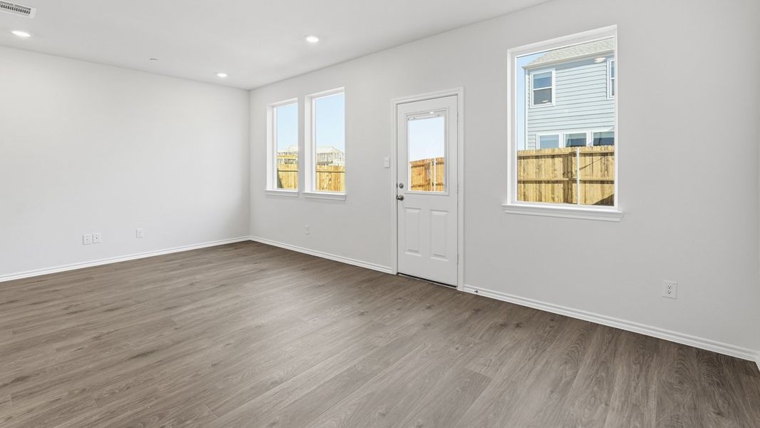 Spacious, unfurnished interior of a new home in Arbor Trails South, Princeton (Image 5).