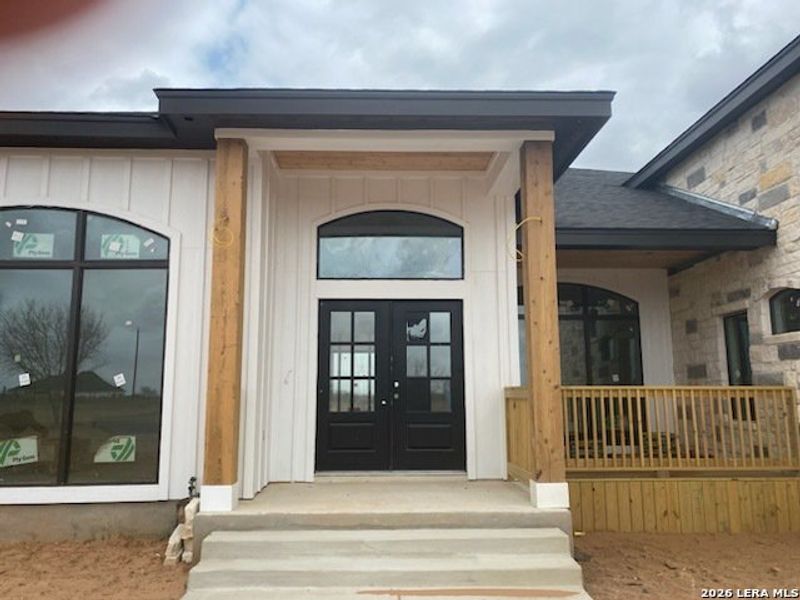 Exterior details and patio area of a home in , Floresville (Image 4).