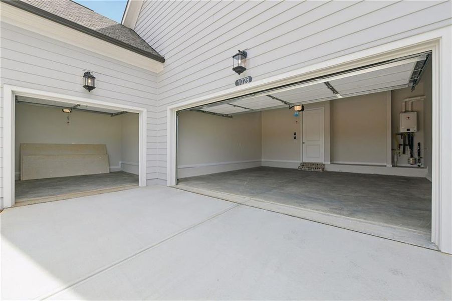 Exterior details and patio area of a home in Aberdeen, Hoschton (Image 4).