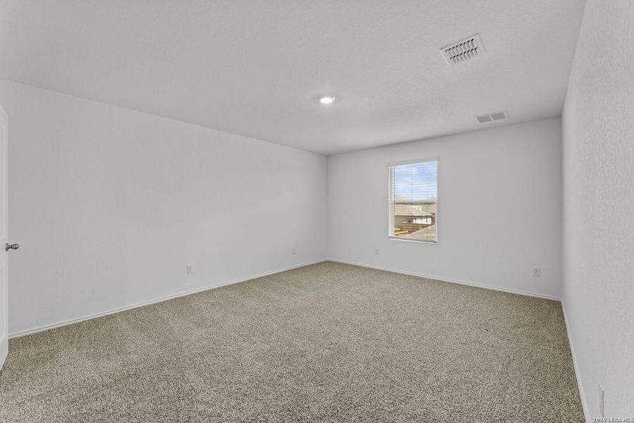 Spacious, unfurnished interior of a new home in Avenida, Converse (Image 20).