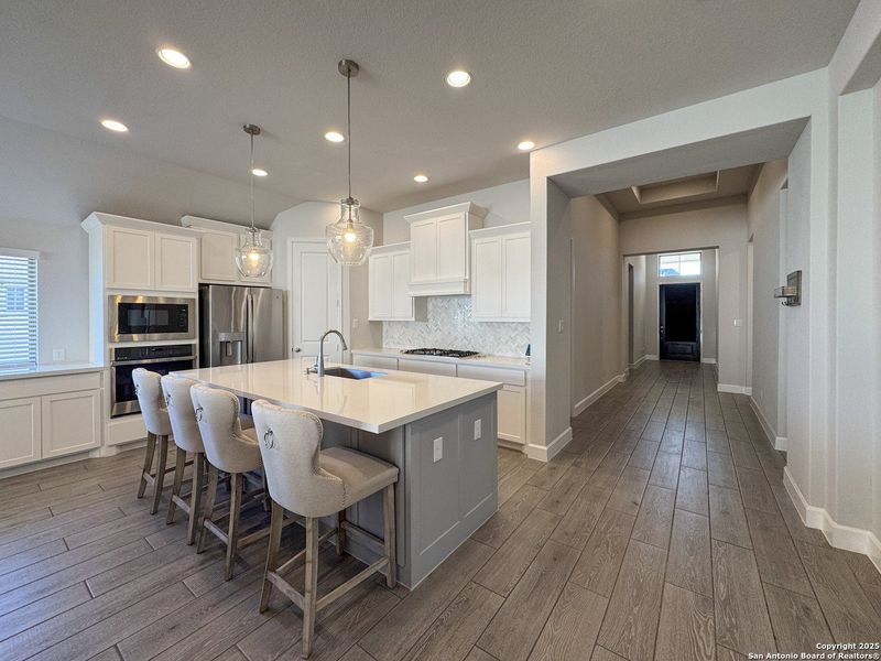 Furnished interior view inside a new home in Cibolo Canyons 50', San Antonio (Image 27). Furnished interior view inside a new home in Cibolo Canyons 50', San Antonio (Image 27).