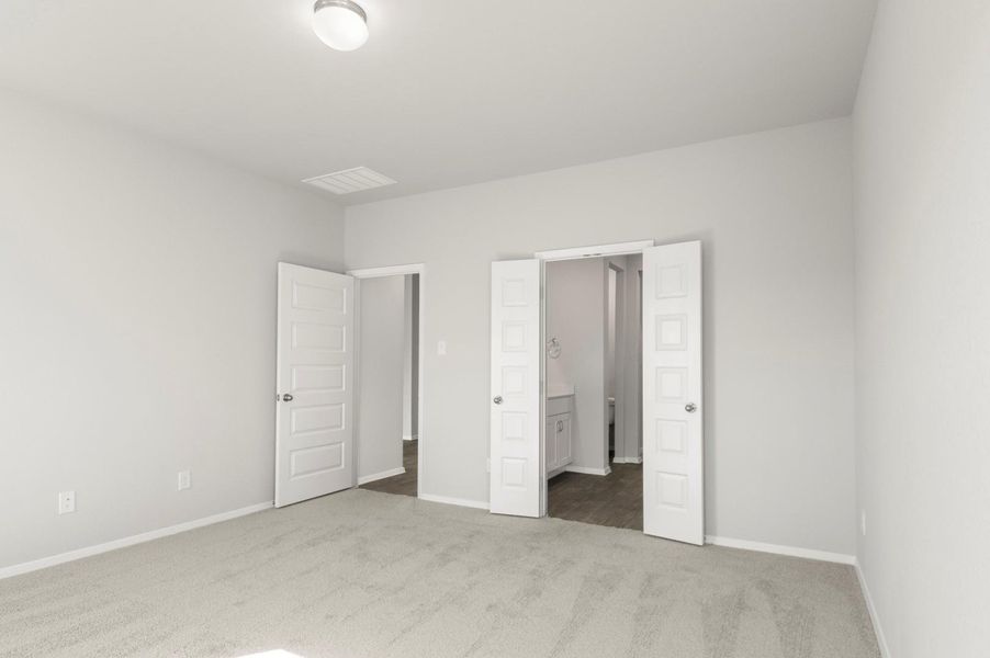 Spacious, unfurnished interior of a new home in Cloverleaf, Austin (Image 23).