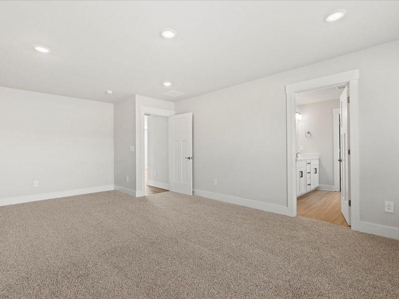 Spacious, unfurnished interior of a new home in Crossing at Abner Creek, Greer (Image 23).