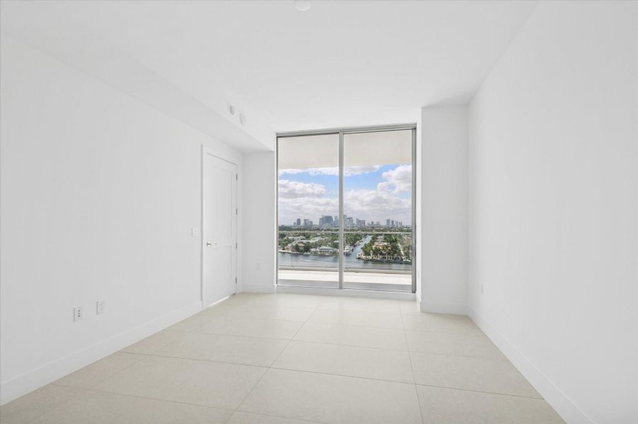 Spacious, unfurnished interior of a new home in , Fort Lauderdale (Image 19).