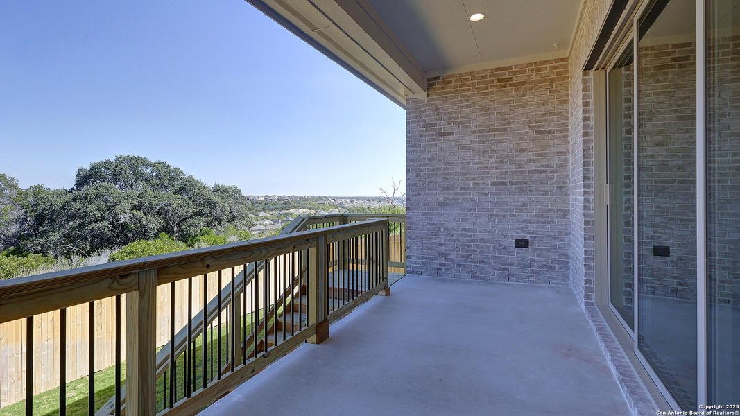 Exterior details and patio area of a home in Ladera 50', San Antonio (Image 3).